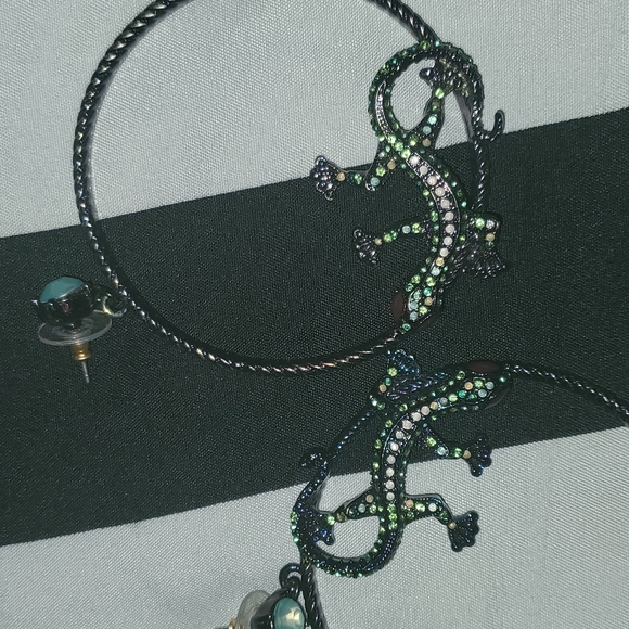 Betsey Johnson earrings - Picture 2 of 5